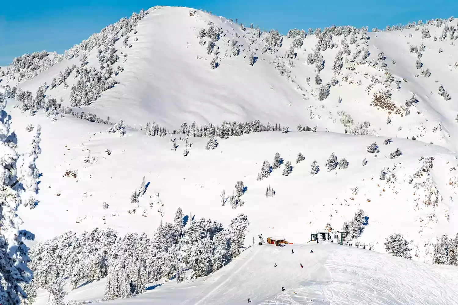 This Often-overlooked Utah Ski Area Is the Nation’s Largest — With an Average 500 Inches of Snow a Year