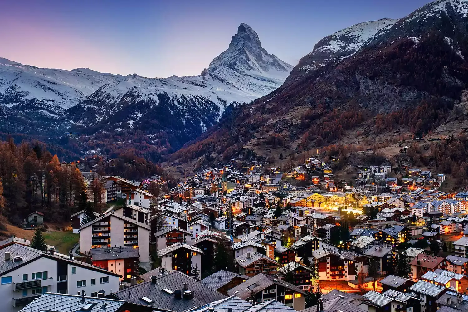 5 Best Ski Towns for Solo Travelers — With Cozy Lodges and Excellent Après-ski Scenes