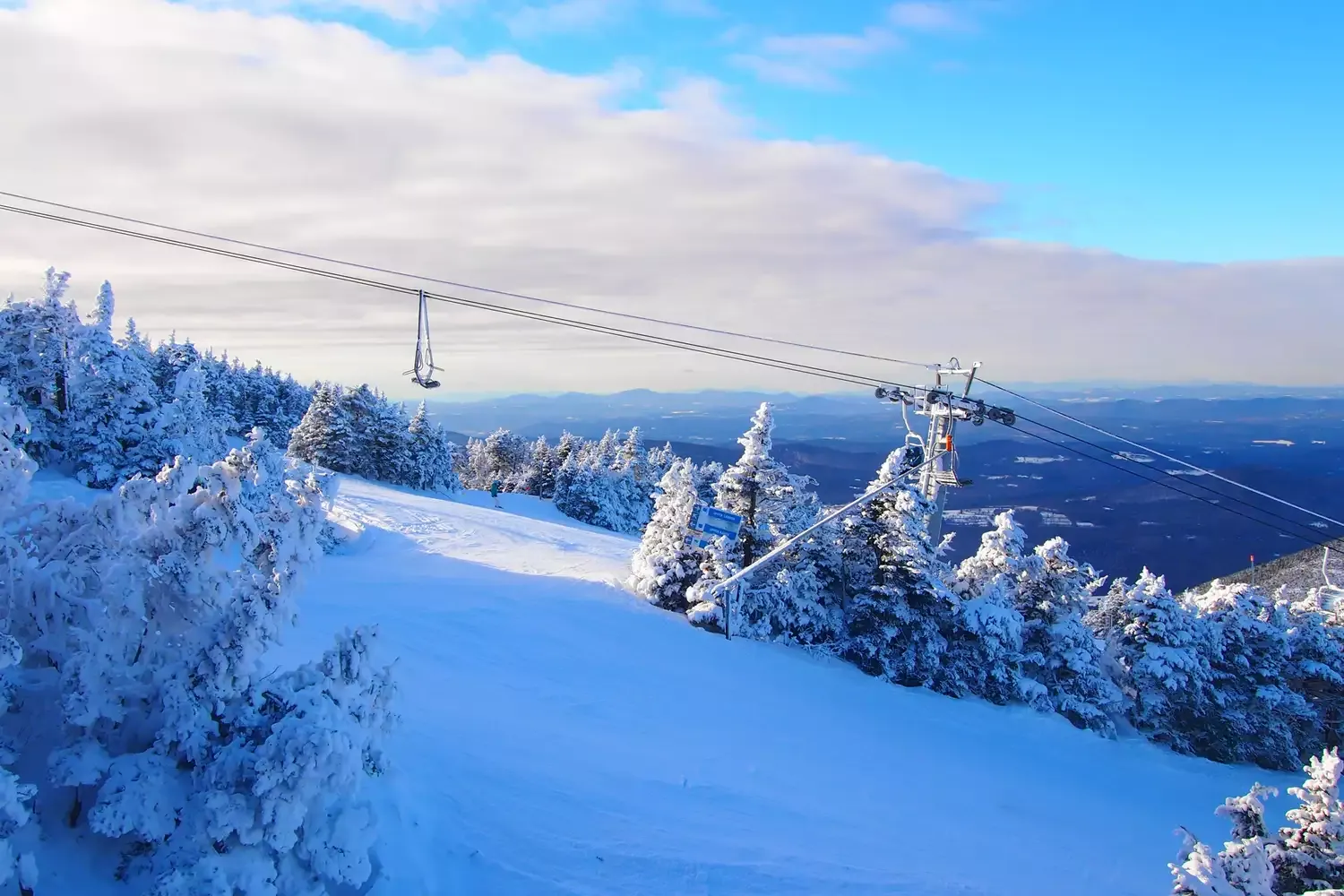 This Historic New England Ski Spot Offers Panoramic Views, Affordable Slopes, and a Legendary Tram