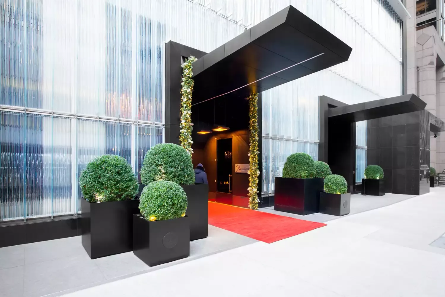 A Holiday Staycation at This Luxury NYC Hotel Comes With a Private Tour of the Iconic Window Displays, Champagne Brunch, and More