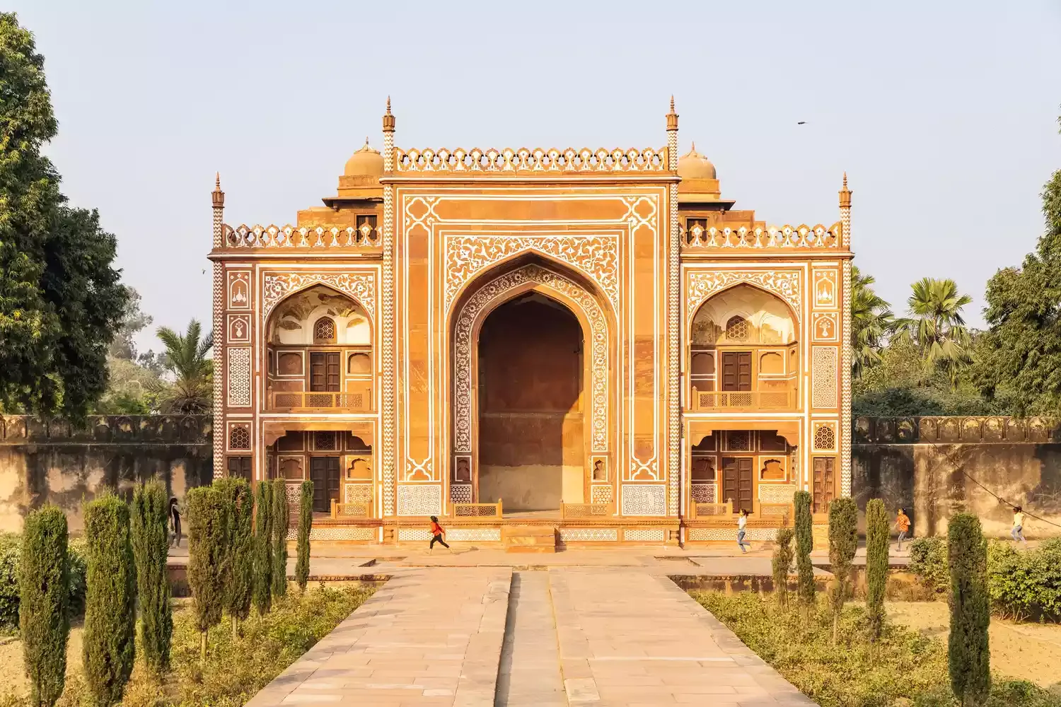 The Best Times to Visit India for Good Weather, Lower Rates, and Festivals
