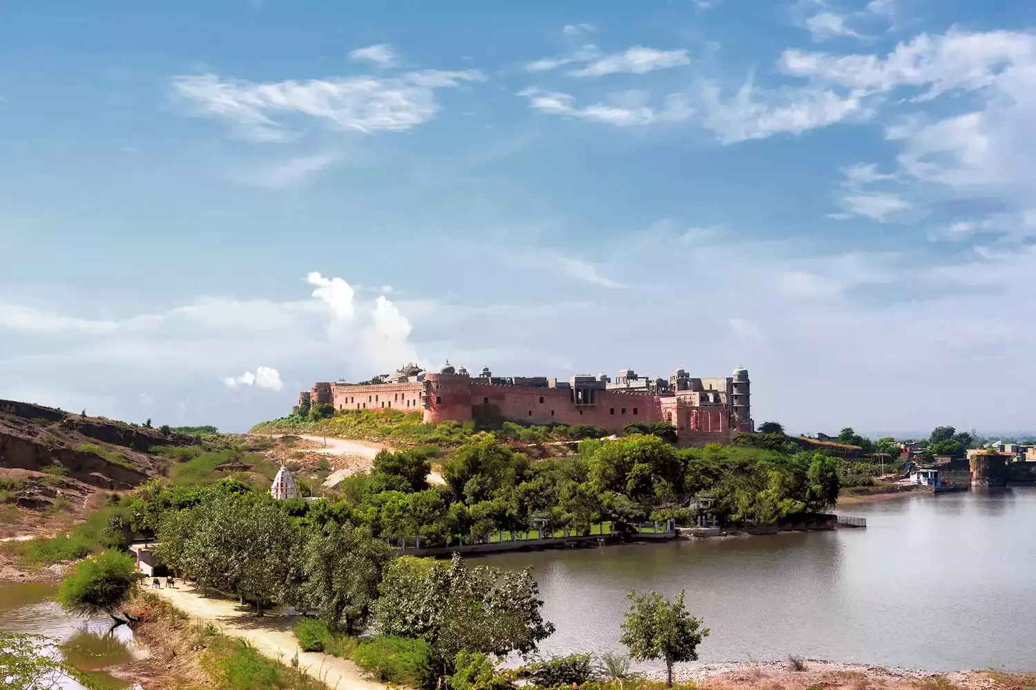 On a Trip to India to See Wild Tigers, This Is the Hotel to Stay In — According to a Travel Expert